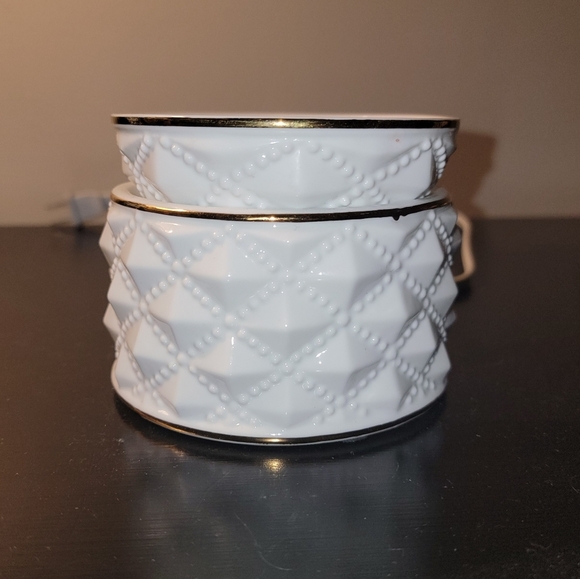 Scentsy Other - Scentsy White And Gold Medium Burner